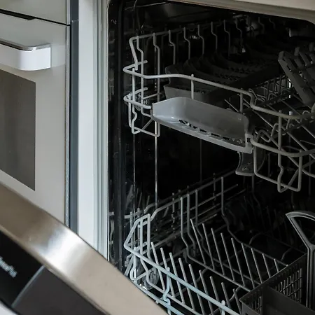 Metro Politechnika Superior By Bookinghost *