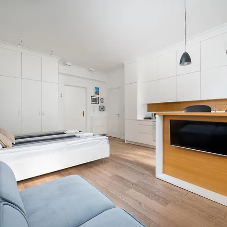 Metro Politechnika Superior By Bookinghost * وارسو