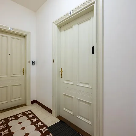 Metro Politechnika Superior By Bookinghost Apartamento *