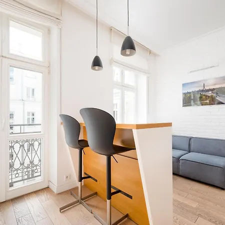 Metro Politechnika Superior By Bookinghost