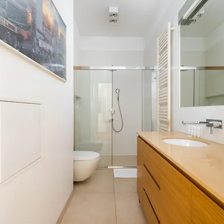 Metro Politechnika Superior By Bookinghost