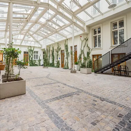 Metro Politechnika Superior By Bookinghost وارسو