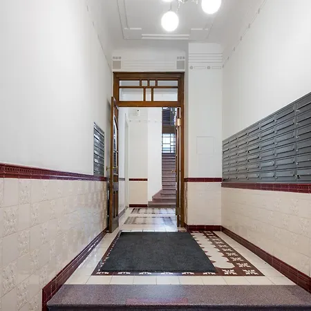 Metro Politechnika Superior By Bookinghost Apartman